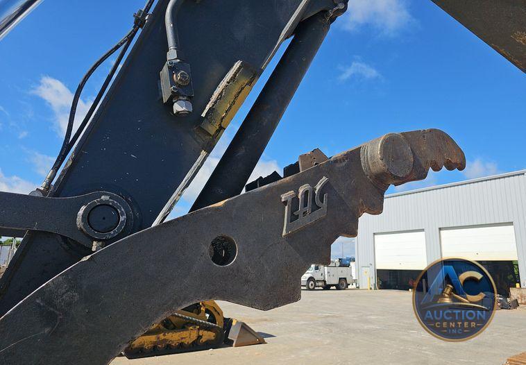 2018 John Deere  245G LC excavator
