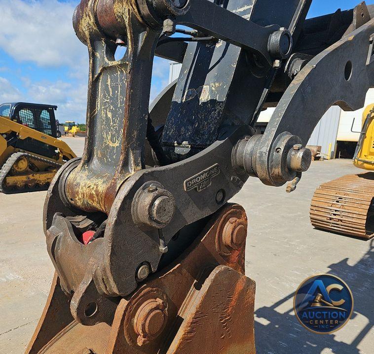 2018 John Deere  245G LC excavator