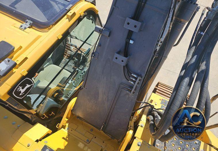 2018 John Deere  245G LC excavator