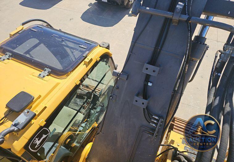 2018 John Deere  245G LC excavator