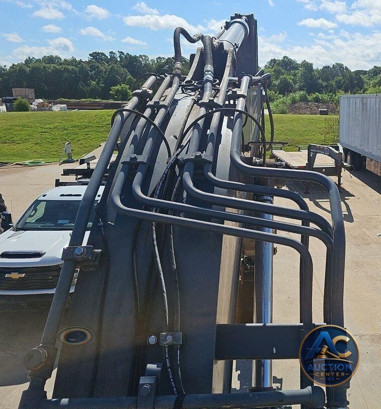 2018 John Deere  245G LC excavator