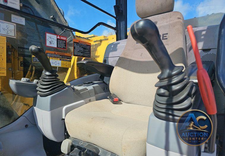 2018 John Deere  245G LC excavator