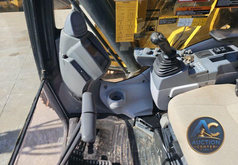 2018 John Deere  245G LC excavator