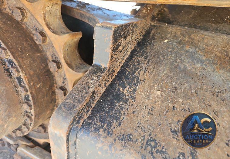 2018 John Deere  245G LC excavator