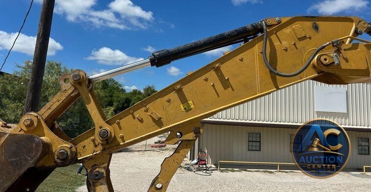 2019 Caterpillar 320 excavator