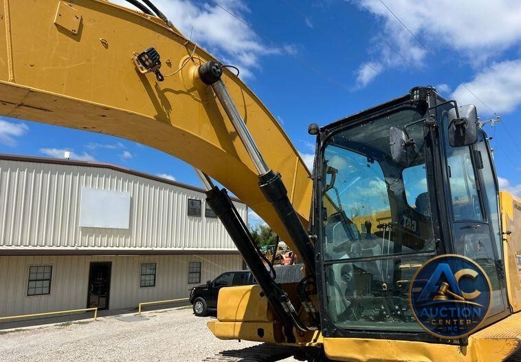 2019 Caterpillar 320 excavator
