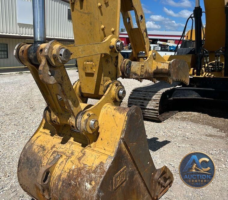 2019 Caterpillar 320 excavator