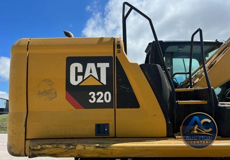2019 Caterpillar 320 excavator