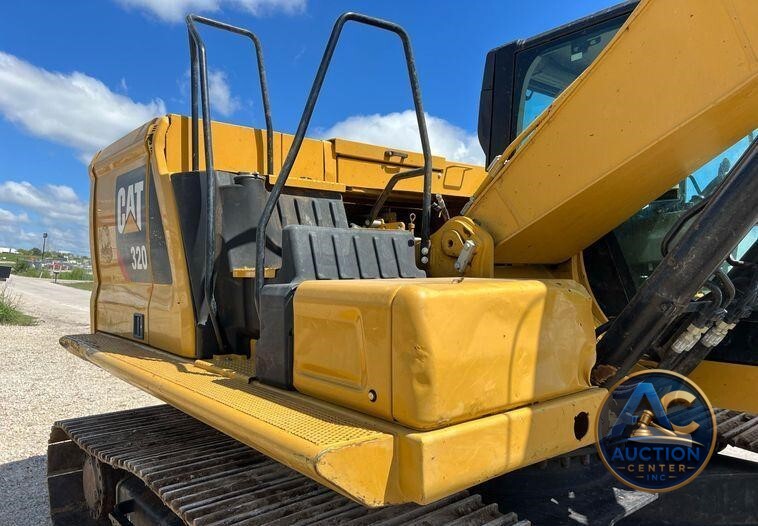 2019 Caterpillar 320 excavator