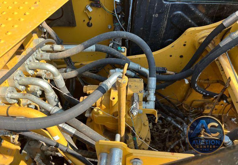 2019 Caterpillar 320 excavator
