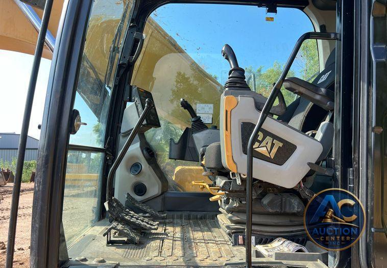 2019 Caterpillar 320 excavator