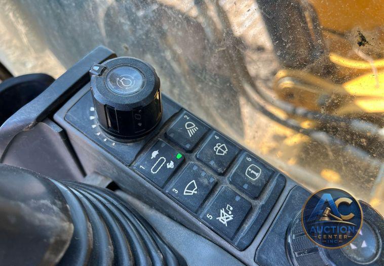 2019 Caterpillar 320 excavator