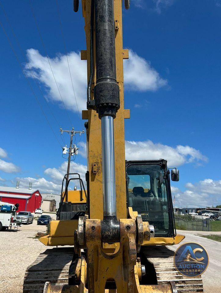 2019 Caterpillar 320 excavator