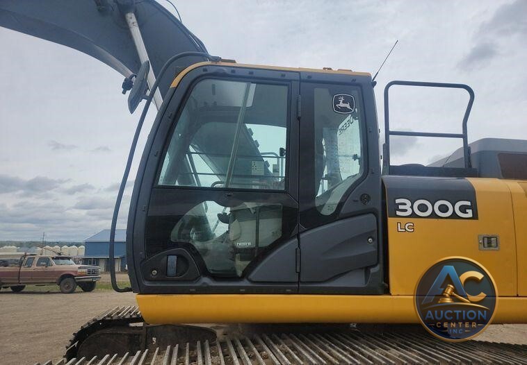2016 John Deere 300G LC excavator