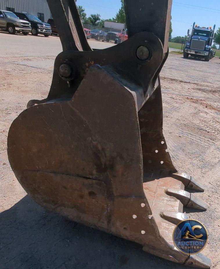 2017 John Deere 210G LC  excavator