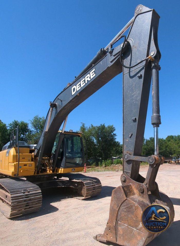 2017 John Deere 210G LC  excavator