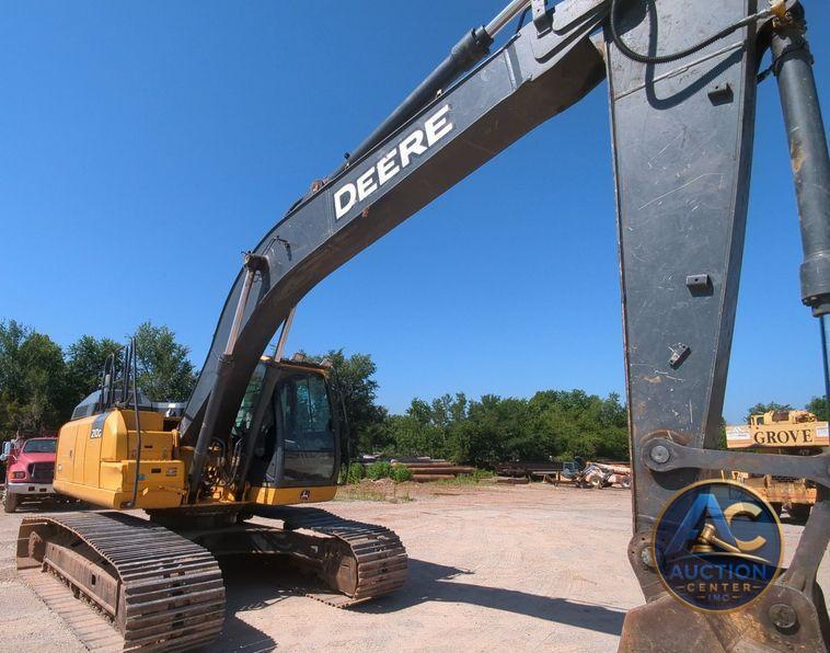 2017 John Deere 210G LC  excavator
