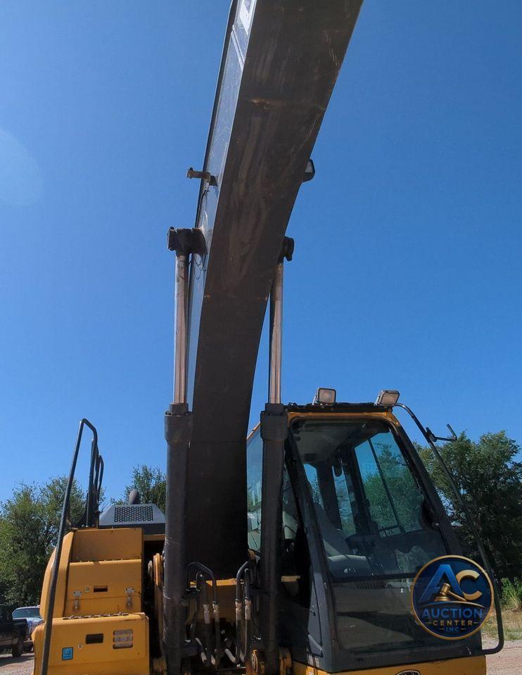 2017 John Deere 210G LC  excavator
