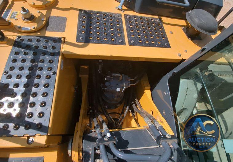 2017 John Deere 210G LC  excavator