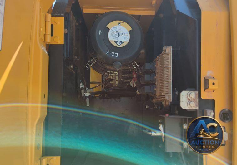 2017 John Deere 210G LC  excavator