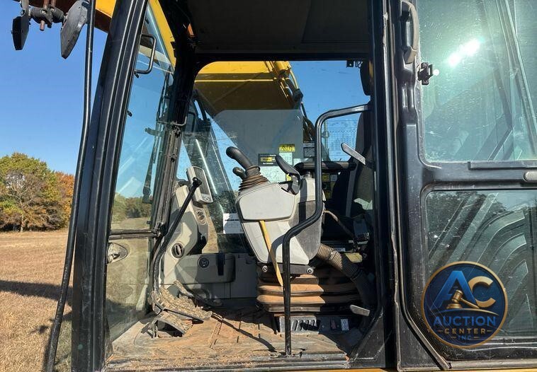 2017 Caterpillar  323F L excavator