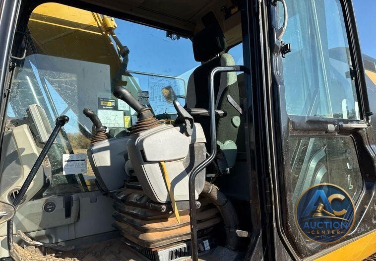 2017 Caterpillar  323F L excavator