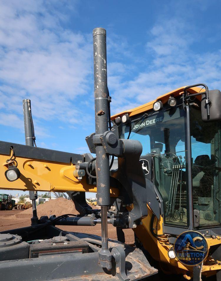 2016 John Deere 672G  motor grader