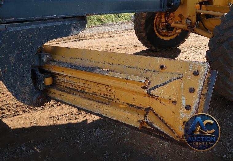 2016 John Deere 672G  motor grader