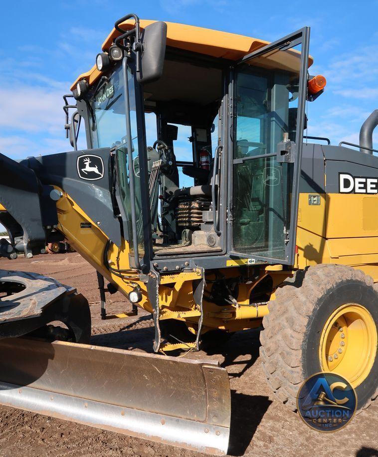 2016 John Deere 672G  motor grader