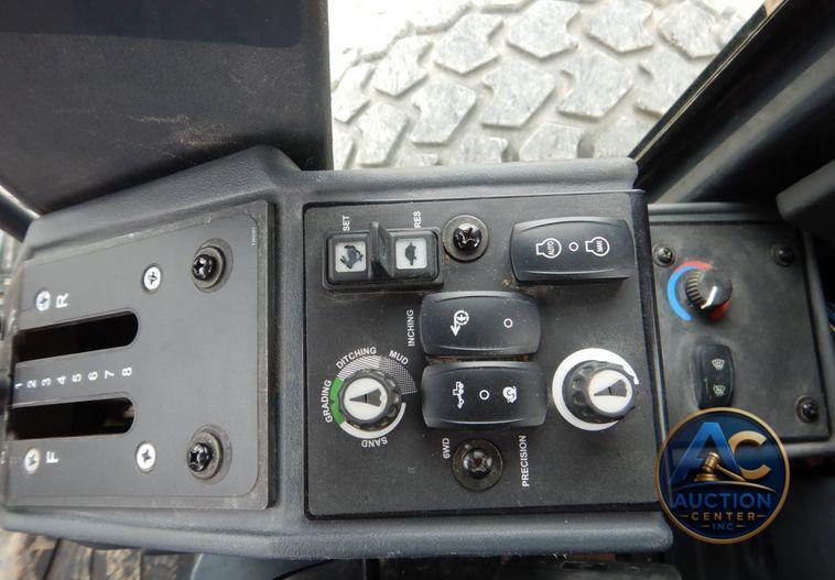 2015 John Deere 672G  motor grader