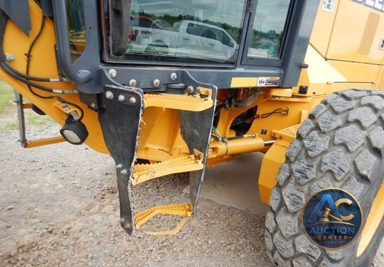 2015 John Deere 672G  motor grader