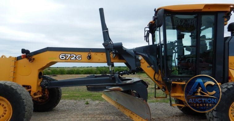 2015 John Deere 672G  motor grader