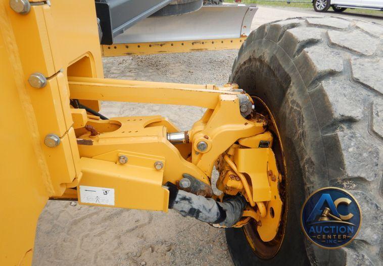 2015 John Deere 672G  motor grader