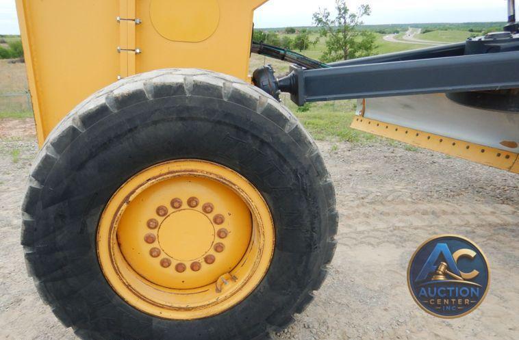 2015 John Deere 672G  motor grader