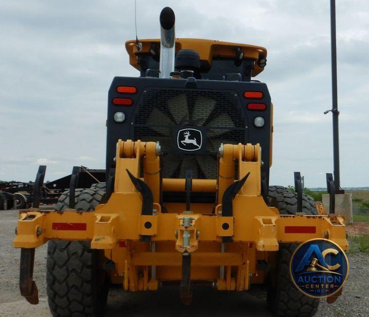 2015 John Deere 672G  motor grader