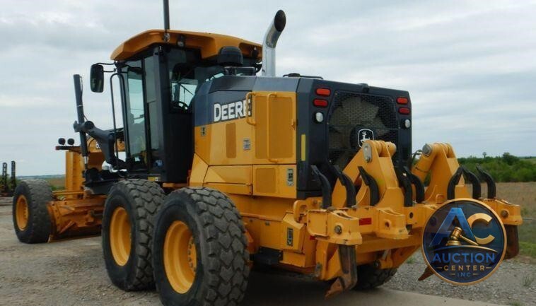 2015 John Deere 672G  motor grader