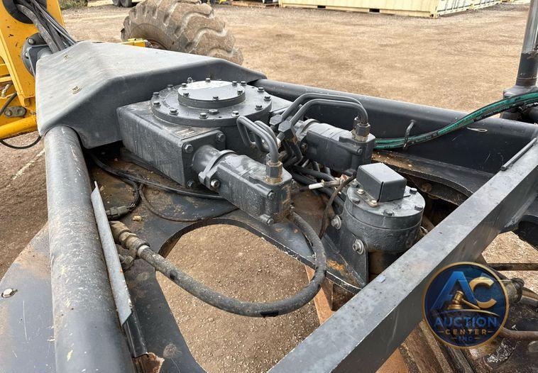 2015 John Deere 872GP motor grader
