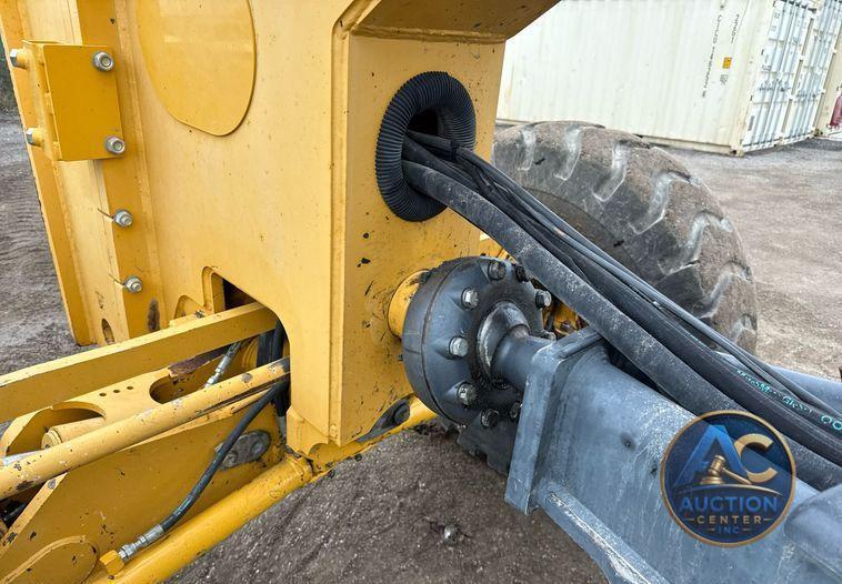 2015 John Deere 872GP motor grader