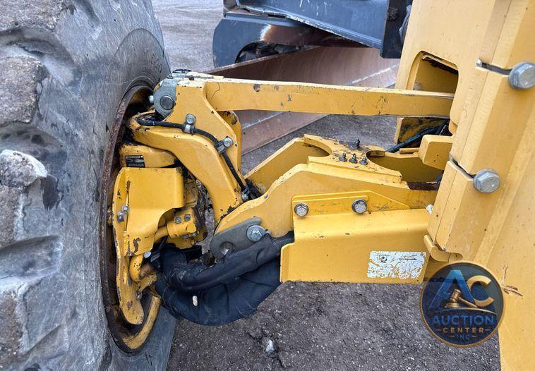 2015 John Deere 872GP motor grader