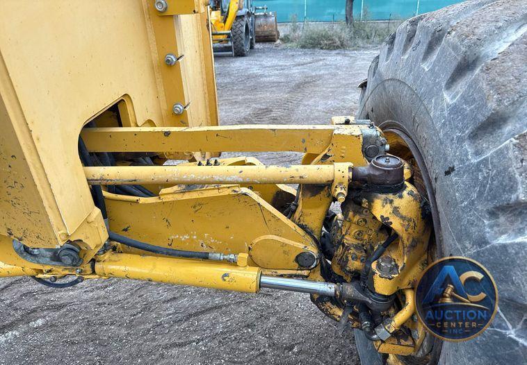 2015 John Deere 872GP motor grader
