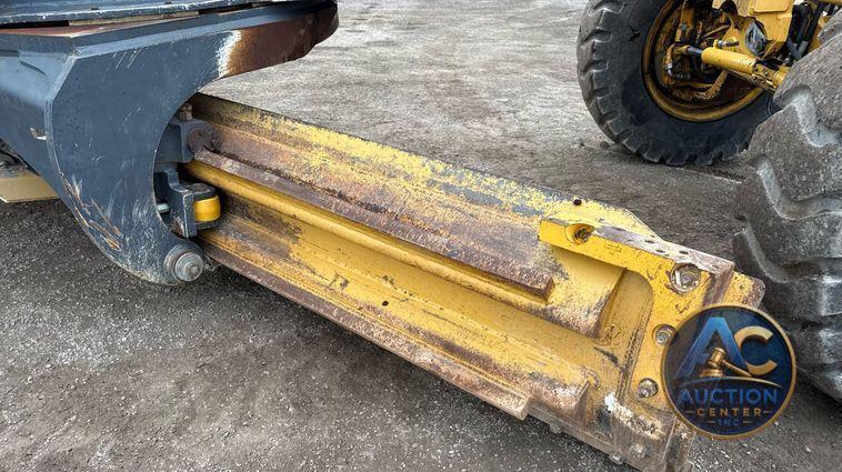2015 John Deere 872GP motor grader