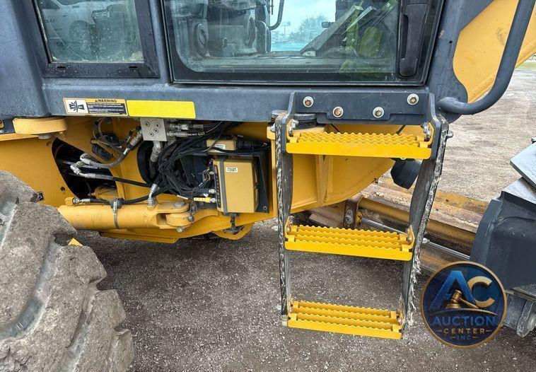 2015 John Deere 872GP motor grader