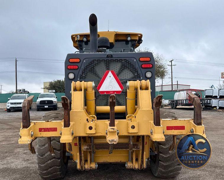 2015 John Deere 872GP motor grader