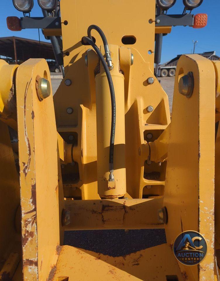 2012 John Deere 772GP  motor grader