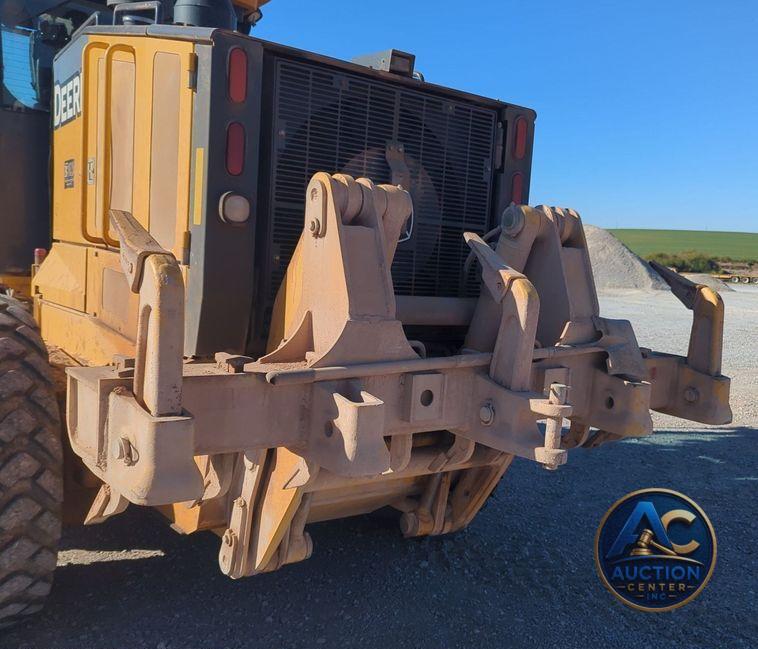 2012 John Deere 772GP  motor grader