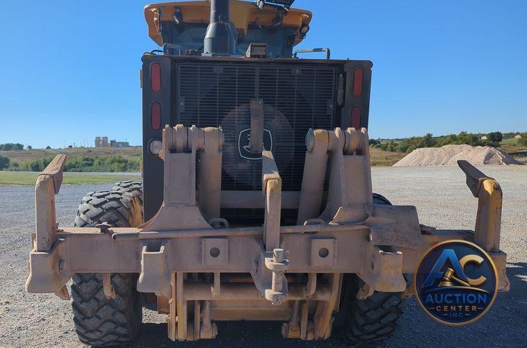 2012 John Deere 772GP  motor grader