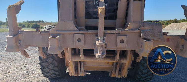 2012 John Deere 772GP  motor grader