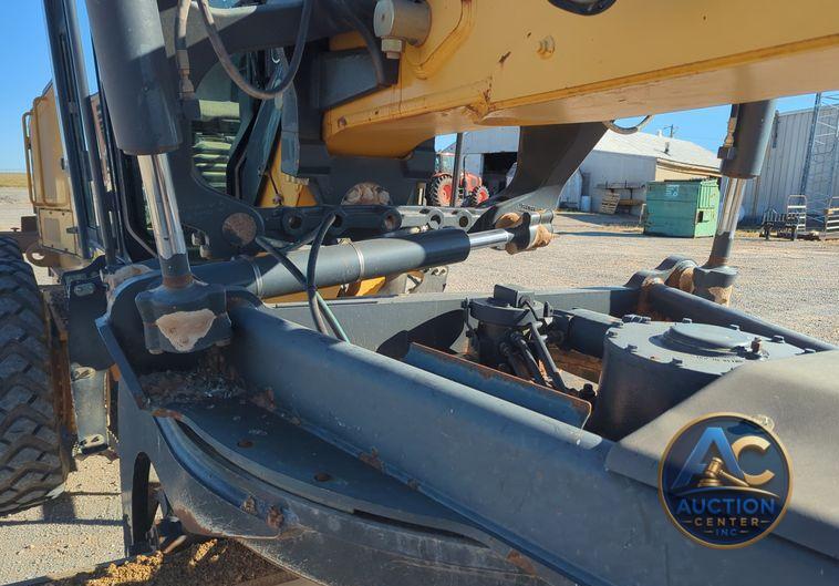 2012 John Deere 772GP  motor grader