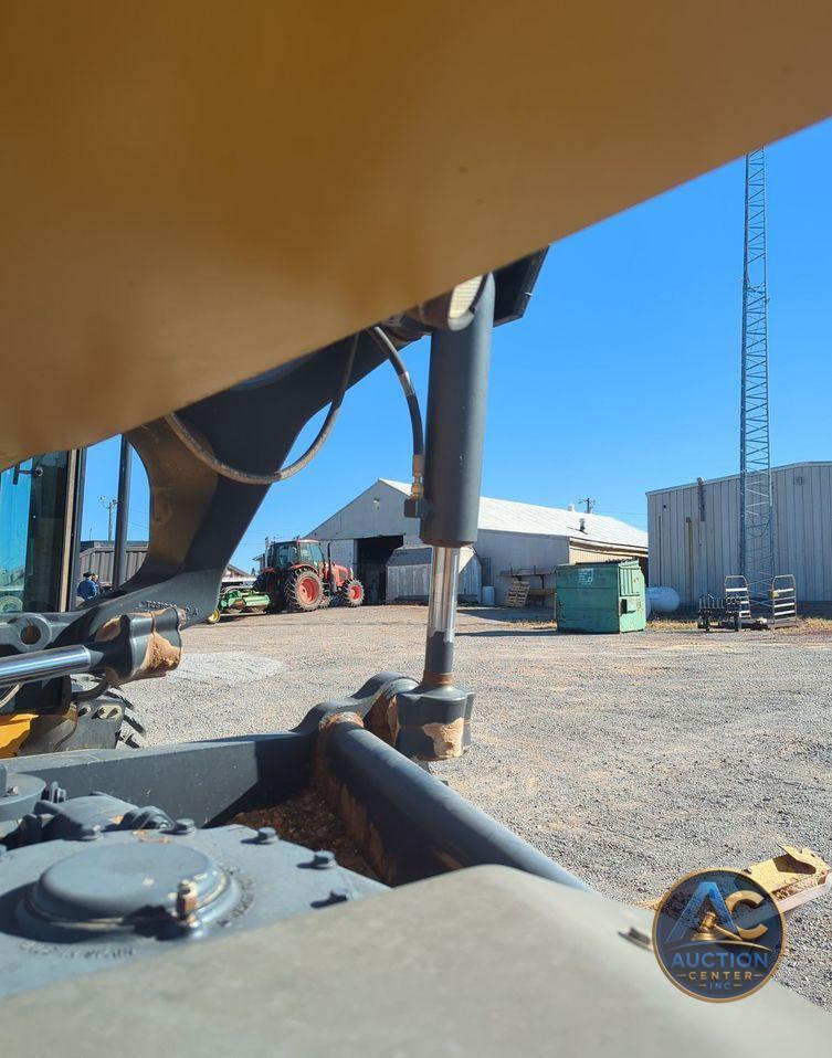 2012 John Deere 772GP  motor grader
