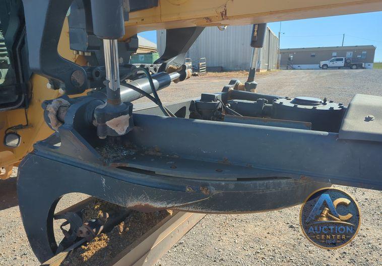 2012 John Deere 772GP  motor grader